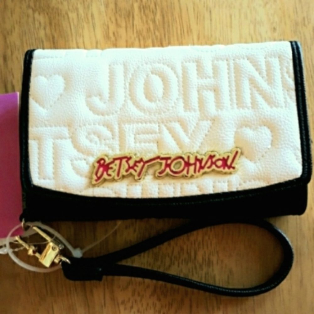 NEW BETSEY JOHNSON WOMEN'S WRISTLET WALLET